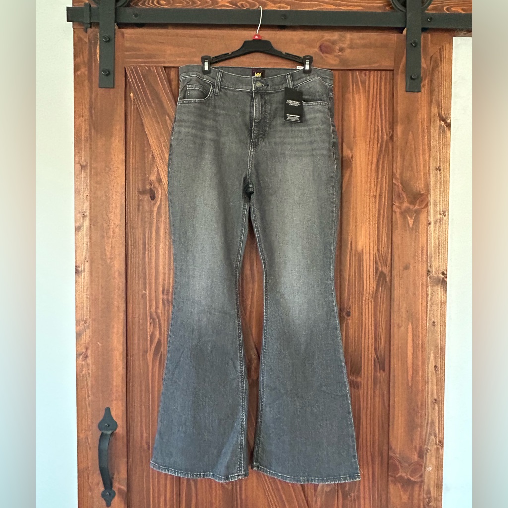 Lee Womens Legendary Mid Rise Flare Jean
